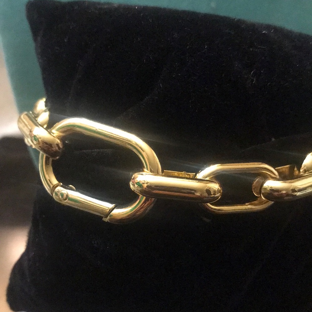 Tick gold bracelet